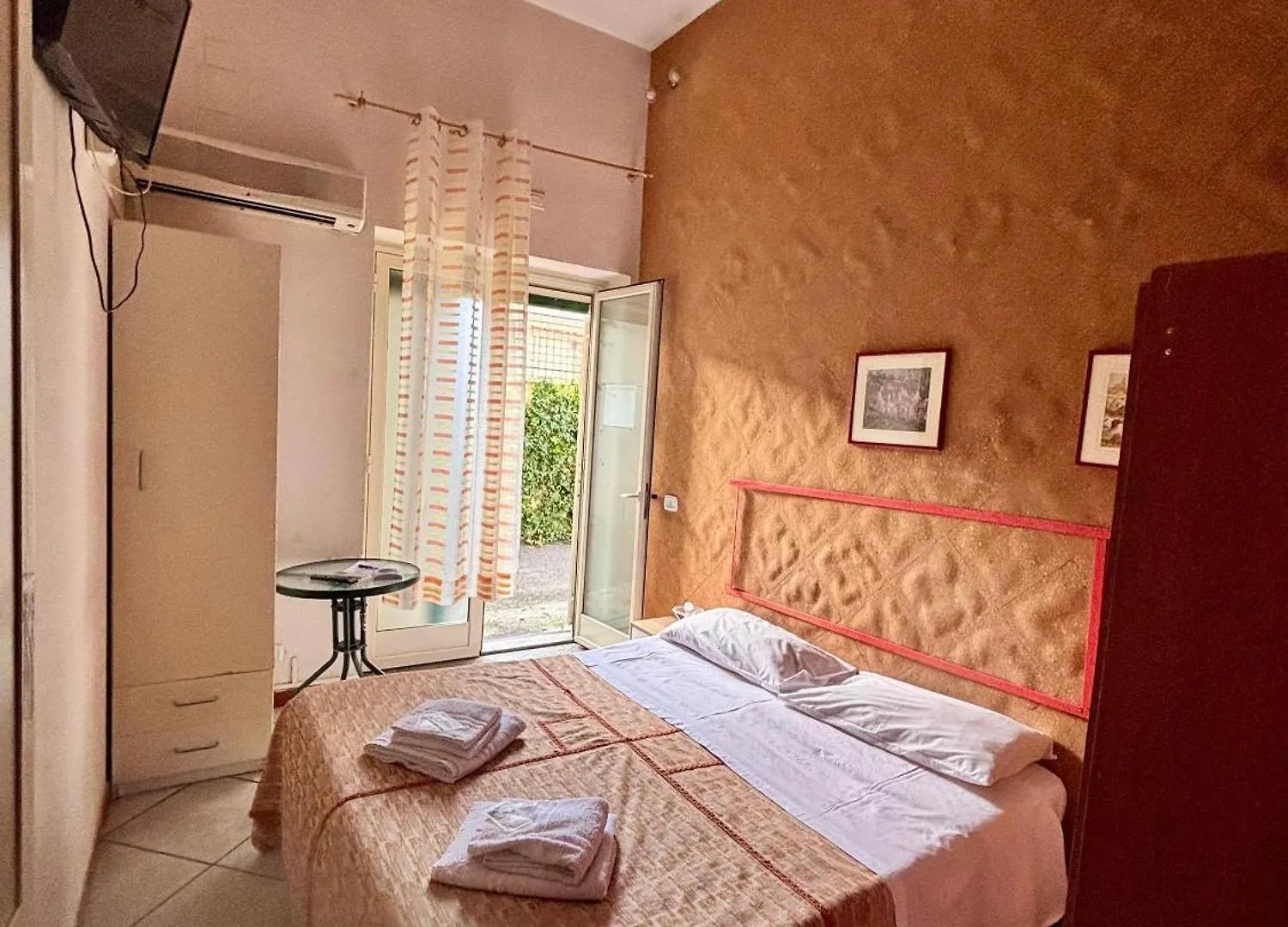 Room In Bb - Bb Minicurcu, Camere Doppie Santa Tecla